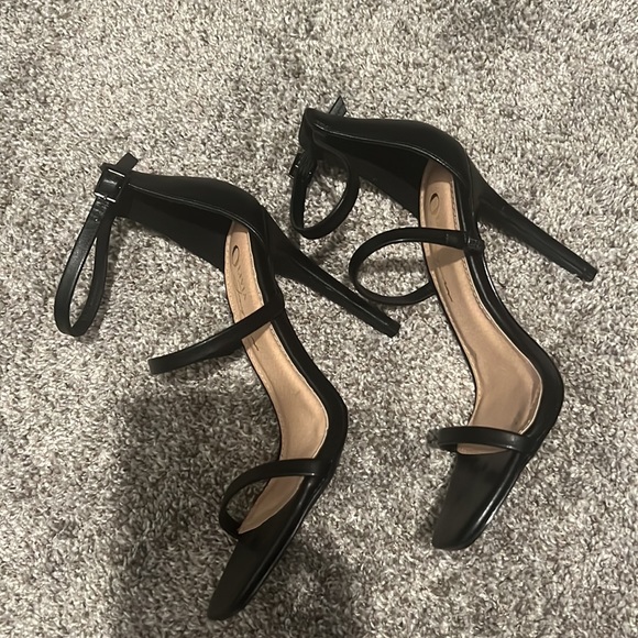 Sandals - Picture 2 of 4